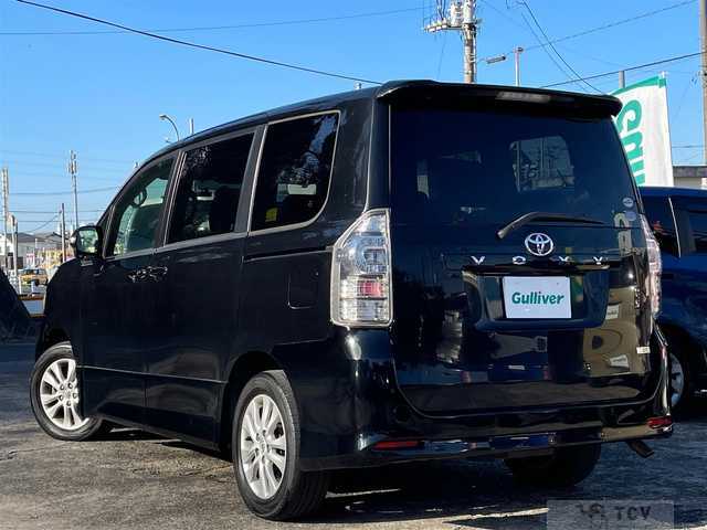 2011 Toyota Voxy