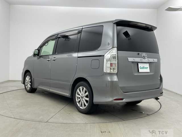 2013 Toyota Voxy