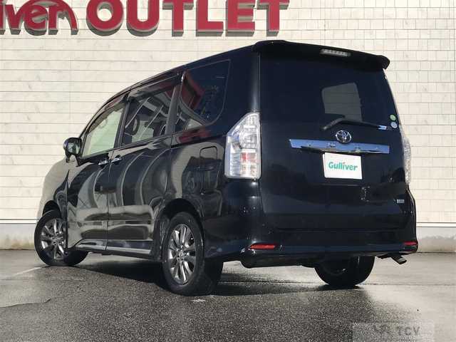 2013 Toyota Voxy