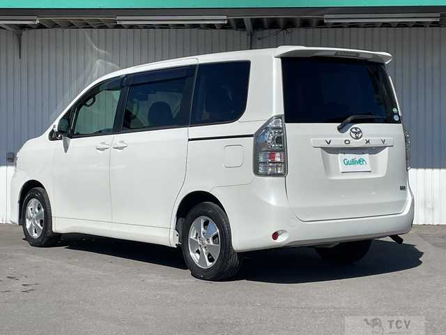 2013 Toyota Voxy