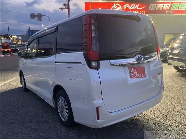 2015 Toyota Noah