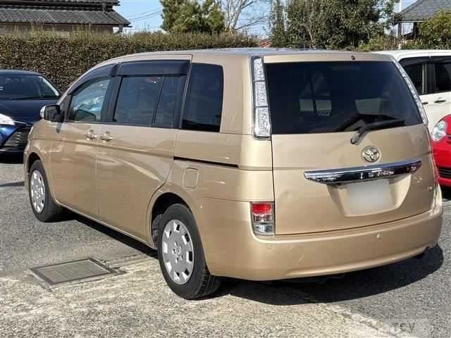 2013 Toyota Isis