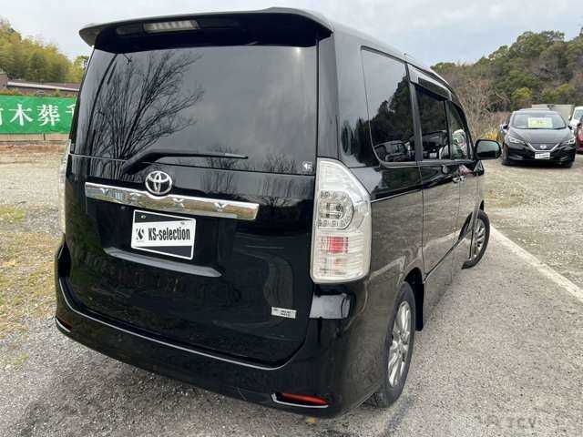 2012 Toyota Voxy
