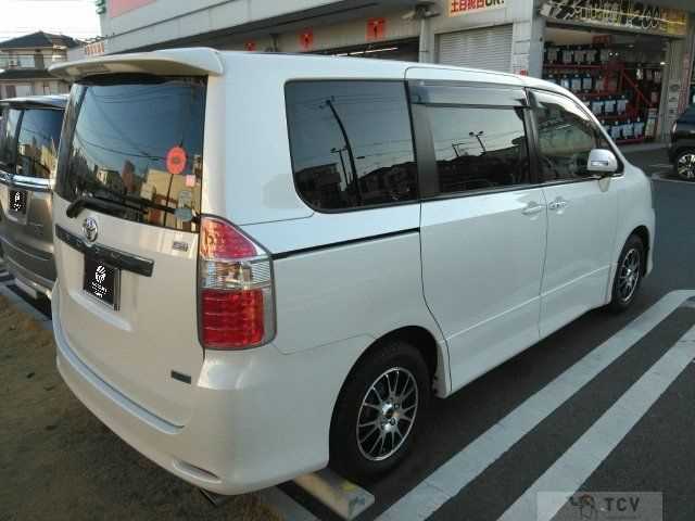 2010 Toyota Noah