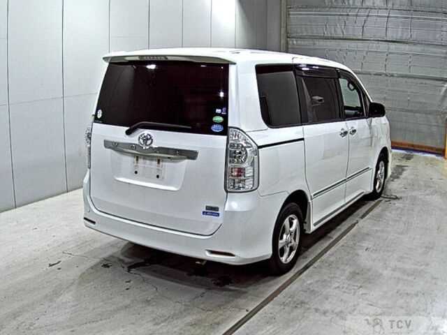 2013 Toyota Voxy