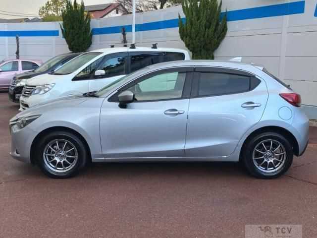 2016 Mazda Demio
