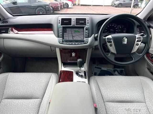 2011 Toyota Crown