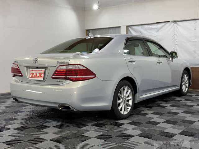 2011 Toyota Crown Royal Series