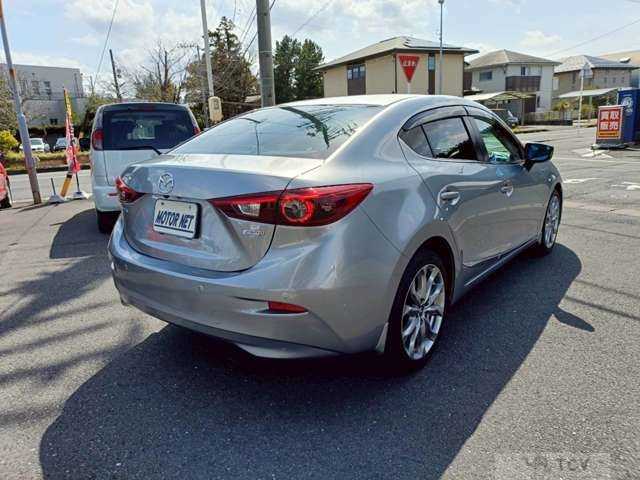 2016 Mazda Axela