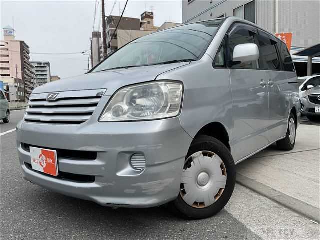 2004 Toyota Noah