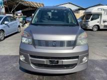2004 Toyota Voxy