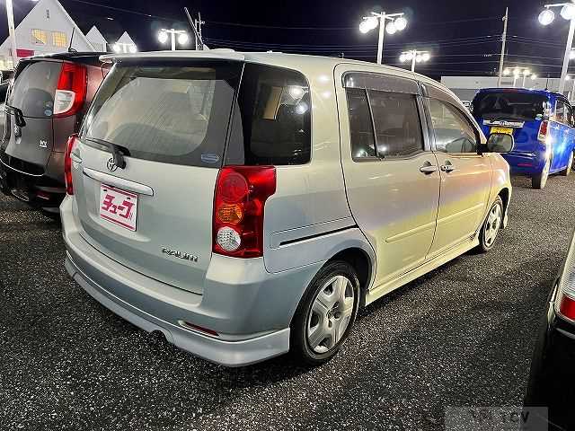 2003 Toyota Raum
