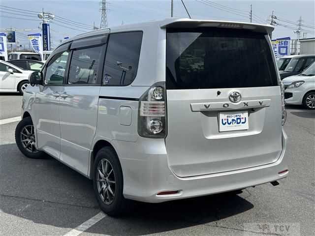 2007 Toyota Voxy