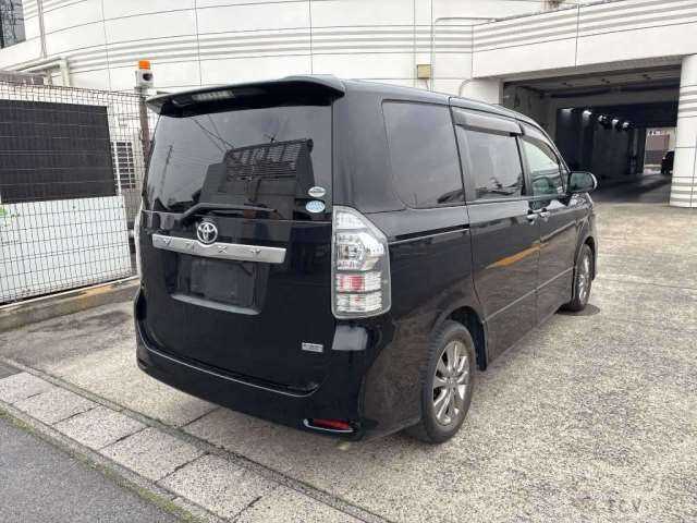 2011 Toyota Voxy