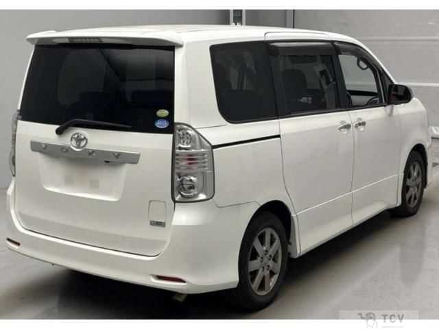 2009 Toyota Voxy