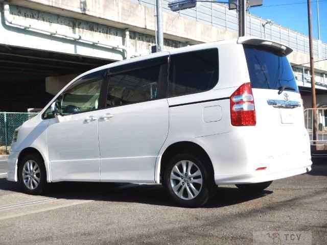 2010 Toyota Noah