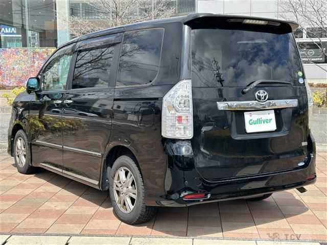 2013 Toyota Voxy