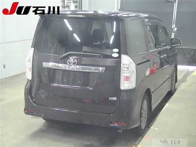 2013 Toyota Voxy