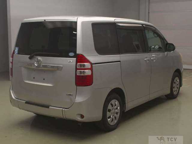 2011 Toyota Noah