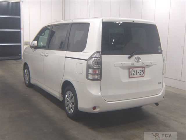2013 Toyota Voxy