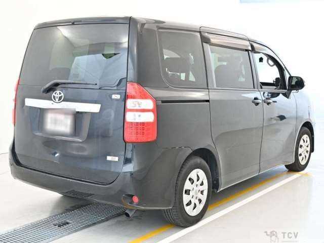 2011 Toyota Noah