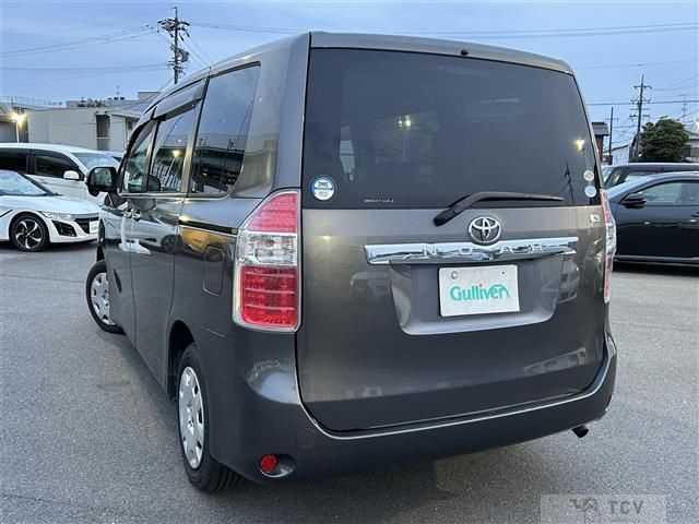 2010 Toyota Noah