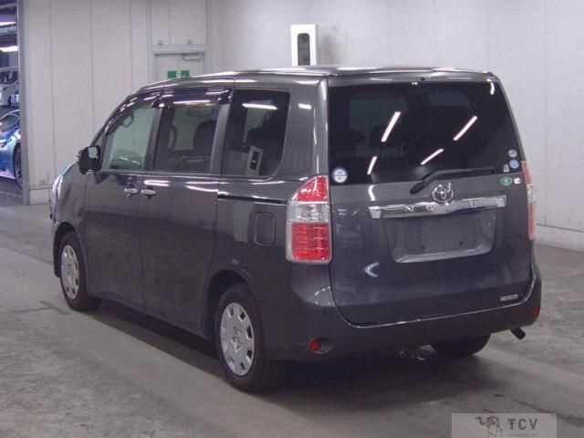 2010 Toyota Noah