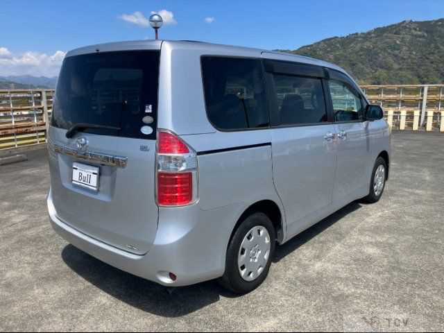 2009 Toyota Noah
