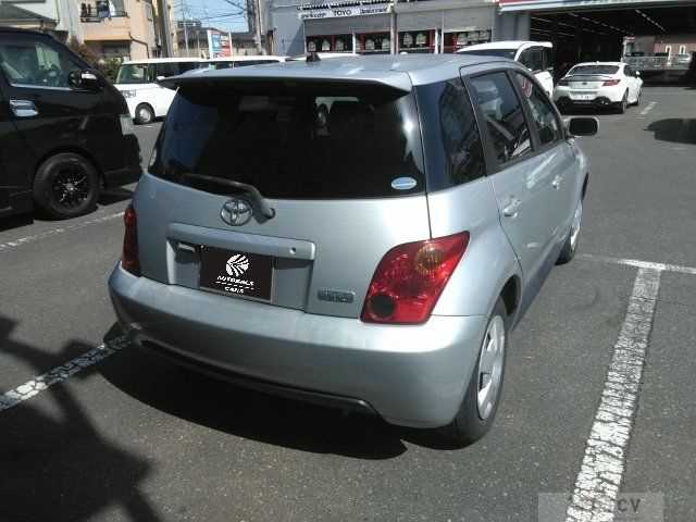 2002 Toyota IST