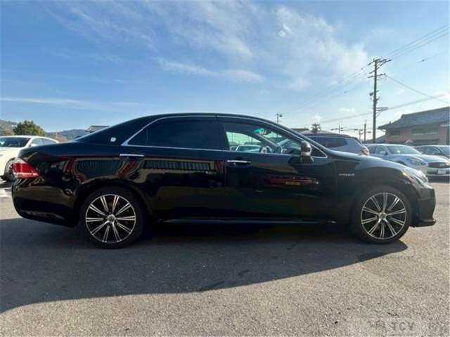 2011 Toyota Crown Hybrid