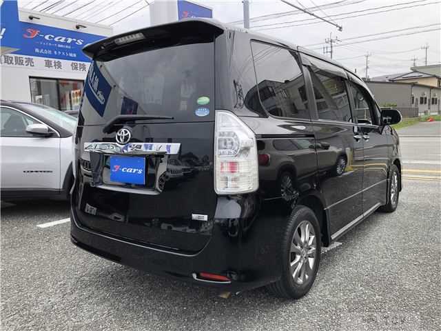 2013 Toyota Voxy