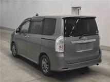 2013 Toyota Voxy
