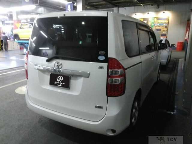2011 Toyota Noah