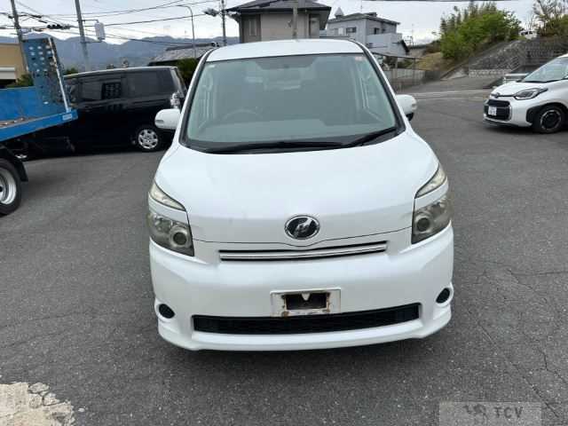 2009 Toyota Voxy