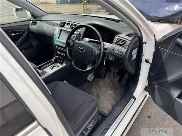 2004 Toyota Crown Majesta