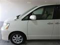 2005 Toyota Noah