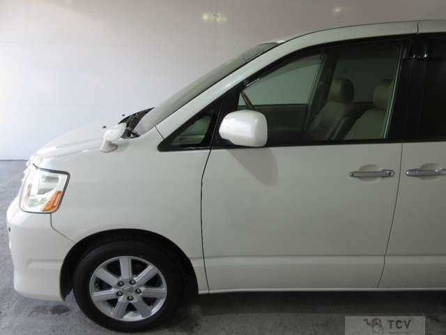 2005 Toyota Noah