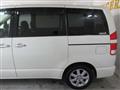 2005 Toyota Noah