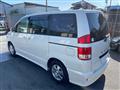 2004 Toyota Noah