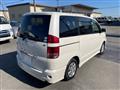 2004 Toyota Noah