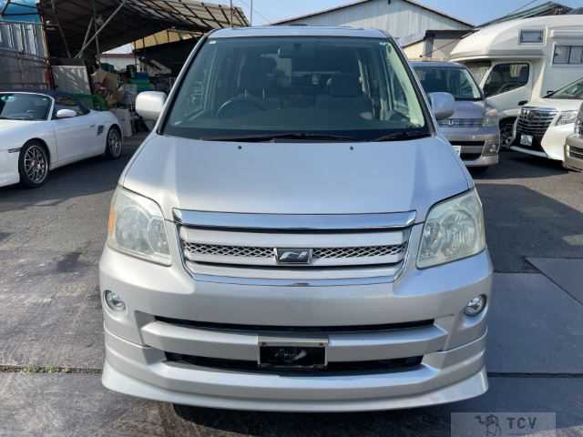 2005 Toyota Noah