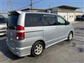 2005 Toyota Noah