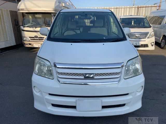 2005 Toyota Noah