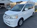2005 Toyota Noah