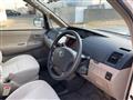 2005 Toyota Noah