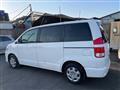 2005 Toyota Noah