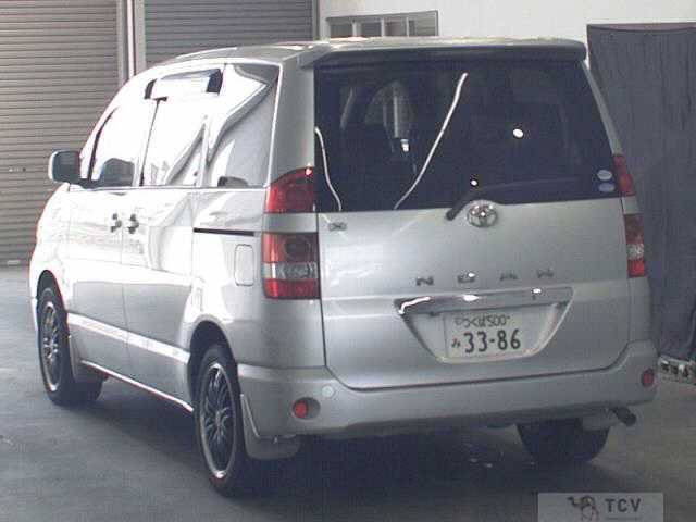 2004 Toyota Noah