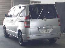 2004 Toyota Noah