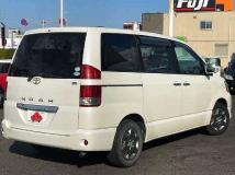 2005 Toyota Noah