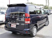 2004 Toyota Noah